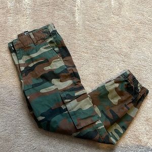 Forever 21 camo ankle cargo style pants